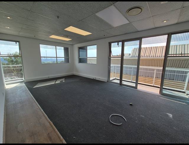 7,671M² WAREHOUSE TO LET IN LONGMEADOW